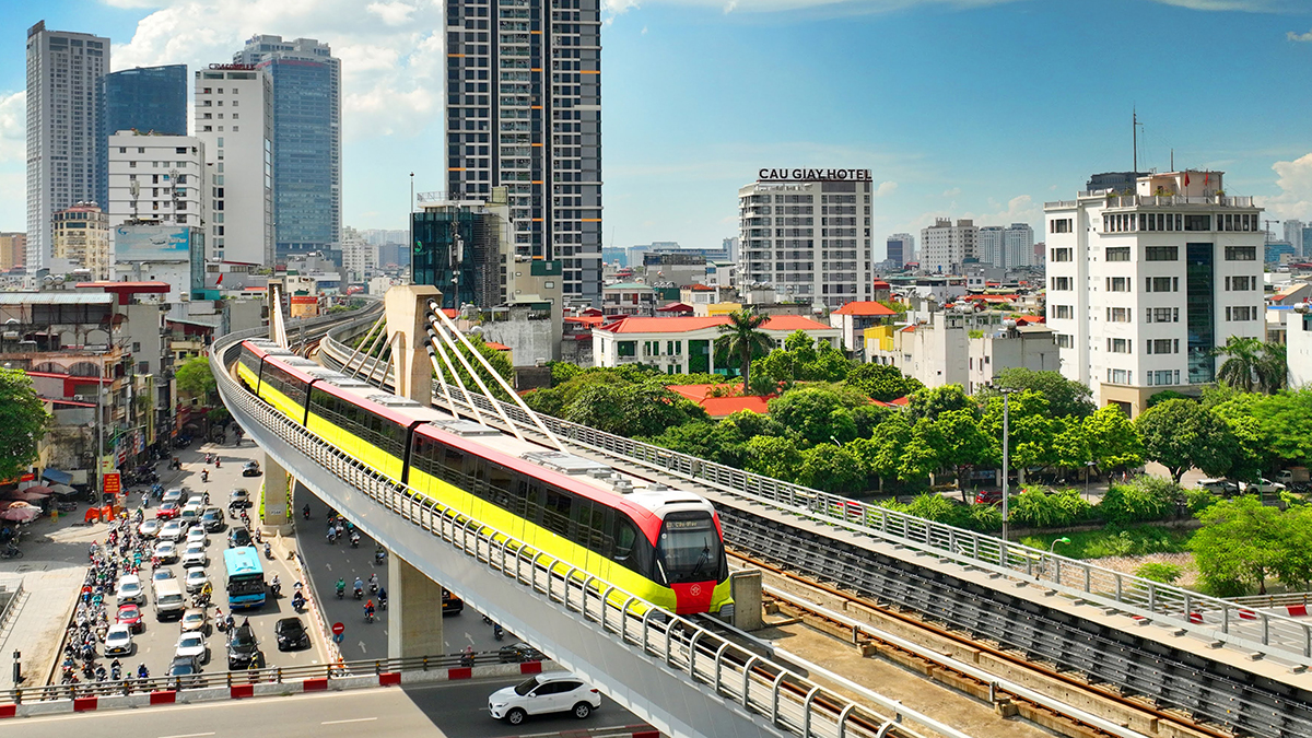 Người dân ưu tiên phương tiện công cộng khi xăng dầu tăng cao