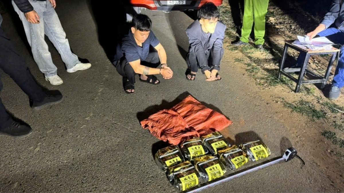 Bắt 2 đối tượng vận chuyển 7kg ma túy đá