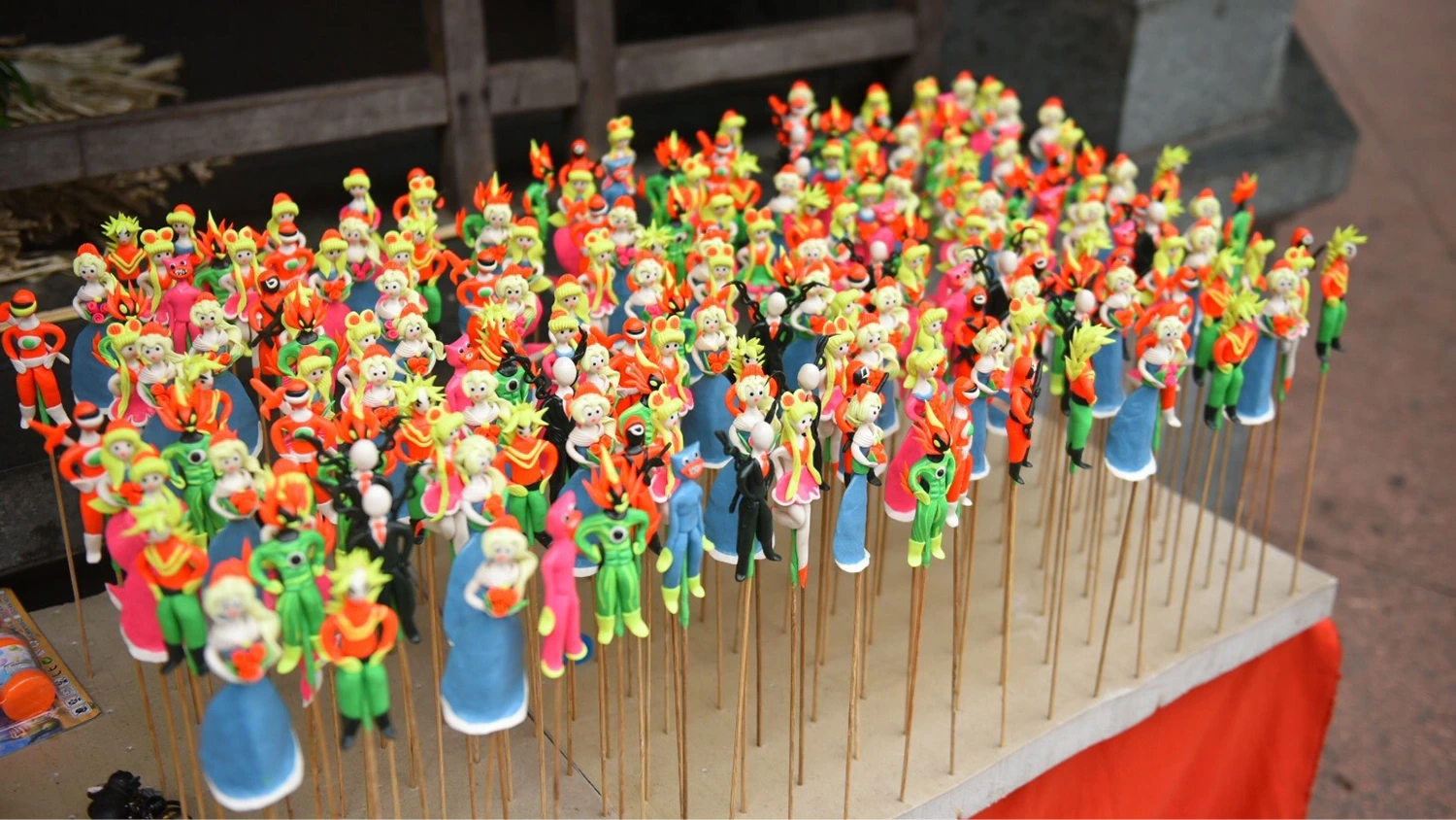 Sức sống mới của nghề nặn tò he trên phố đi bộ Hồ Gươm