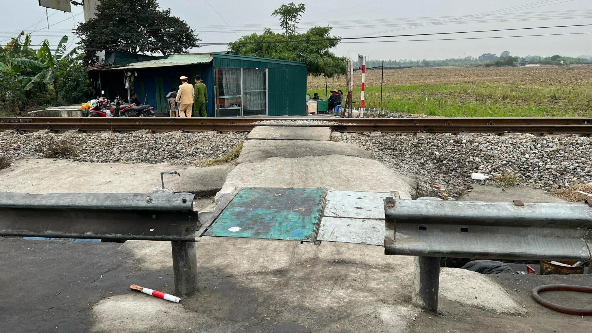 Tự mở lối đi qua đường sắt bị phạt đến 40 triệu đồng