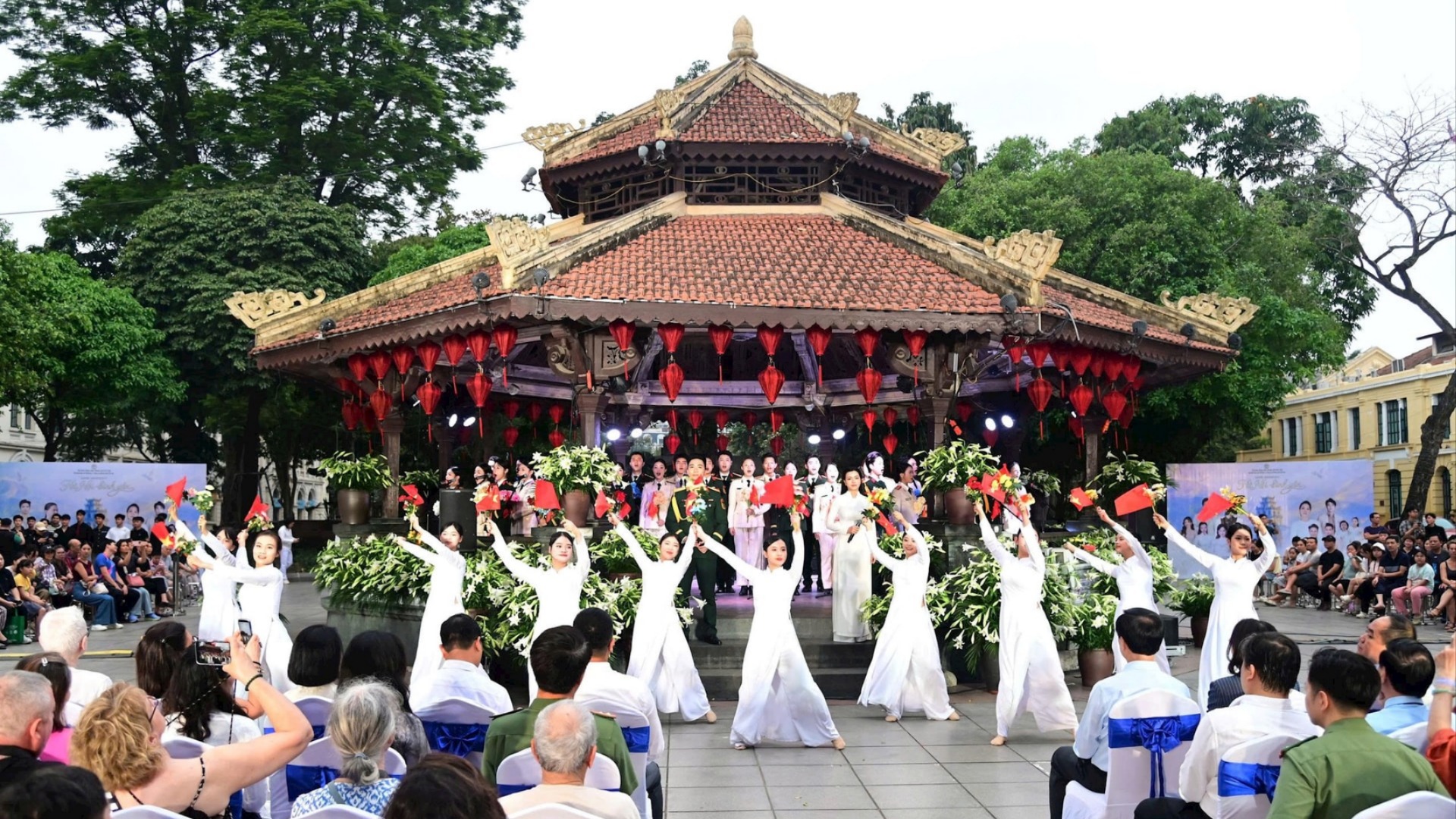 Live concert 'Hà Nội bình yên': Điểm chạm cảm xúc giữa lòng phố