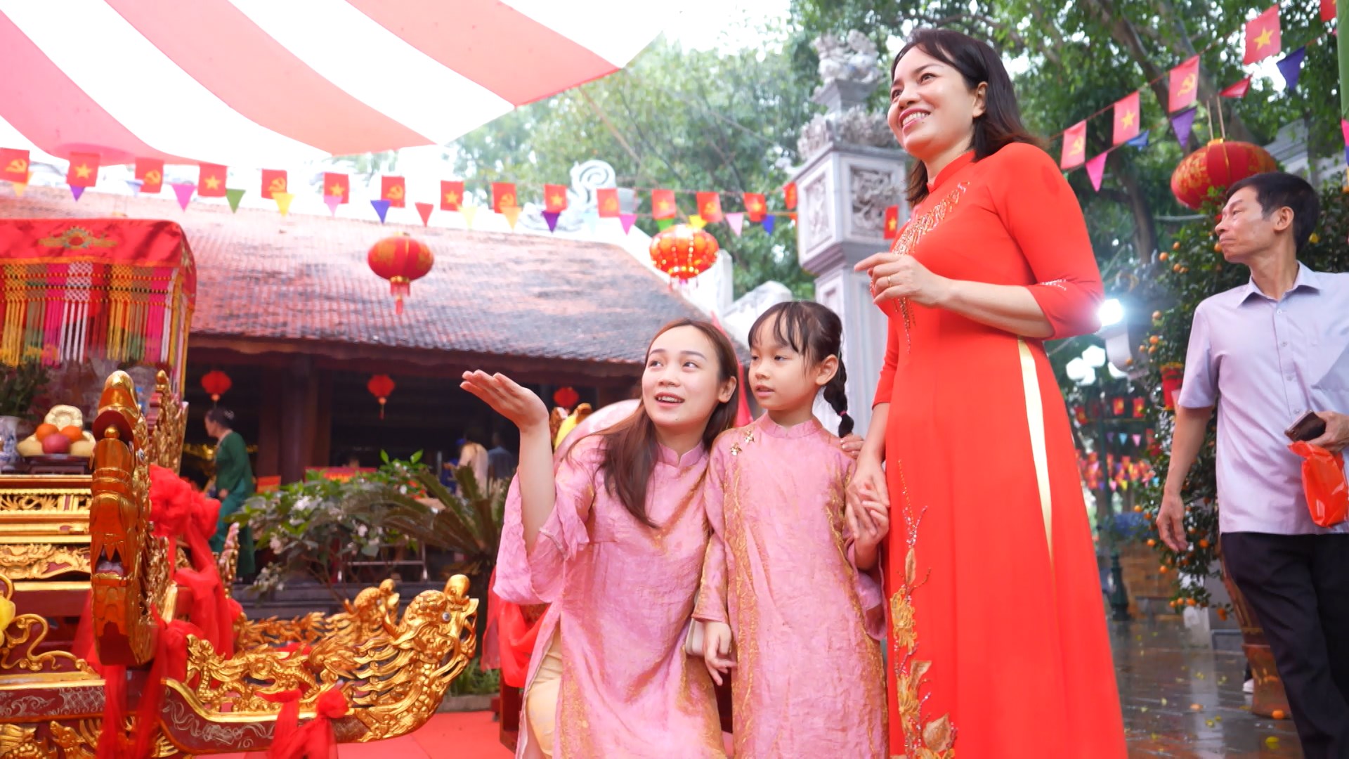 Rộn ràng không khí Lễ hội đình Khương Hạ