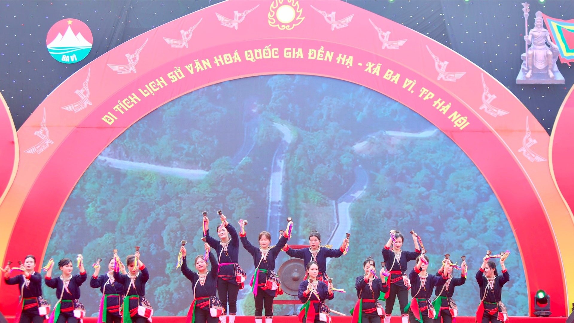 Xã Ba Vì khai mạc Lễ hội Tản Viên Sơn Thánh 