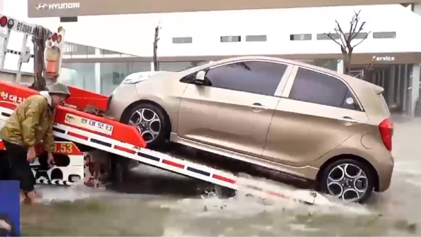 Xe ngập nước 'đắp chiếu' 5 tháng vì bảo hiểm