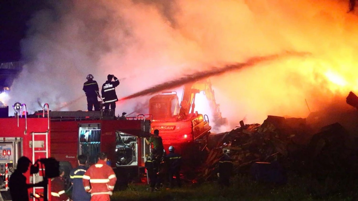  Cháy kho xưởng đồ gỗ ở phường Thanh Liệt, một người tử vong