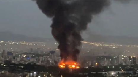 Iran đã hứng chịu hai đợt không kích 