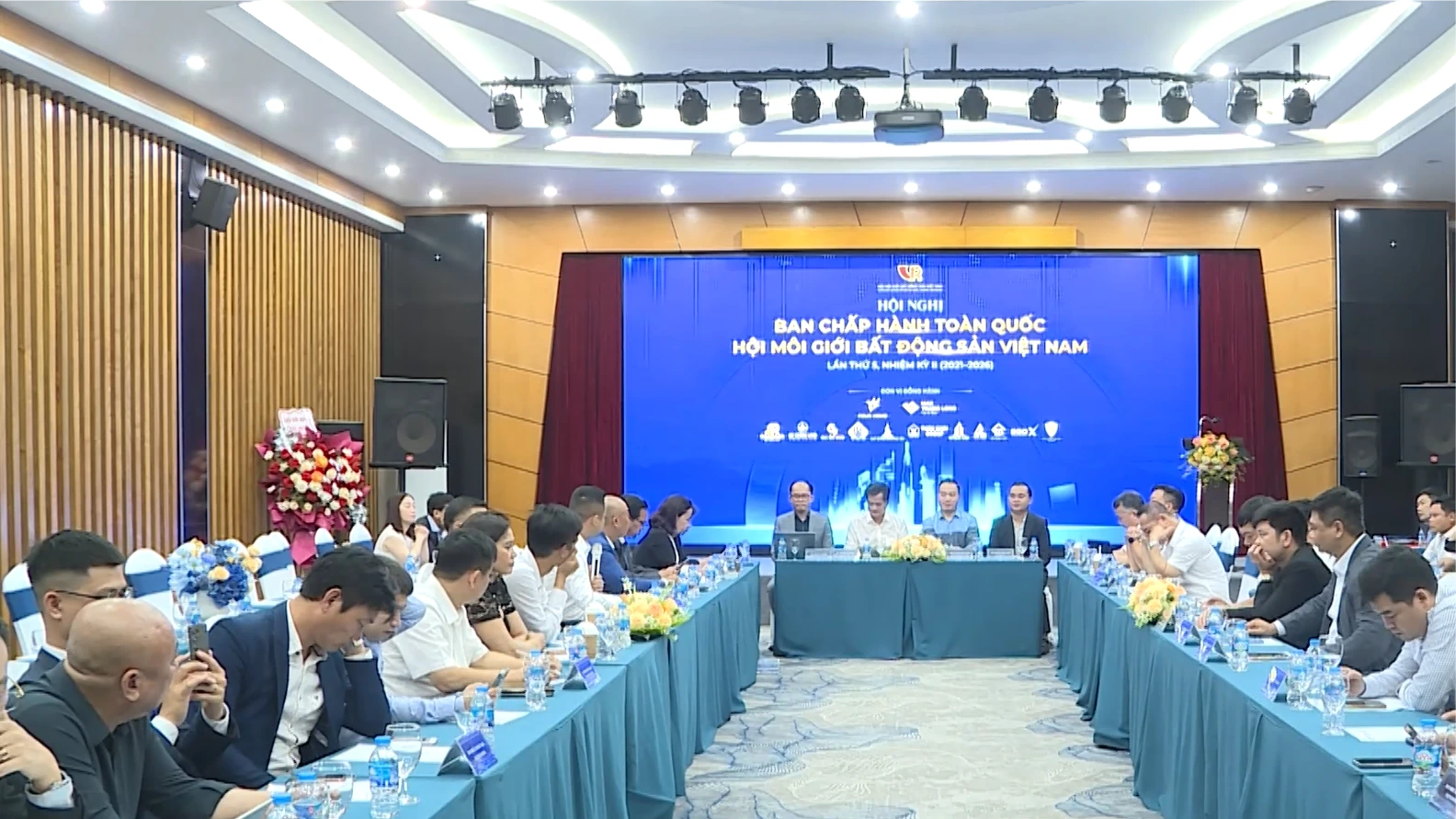 Xây dựng bộ tiêu chuẩn hành nghề môi giới bất động sản