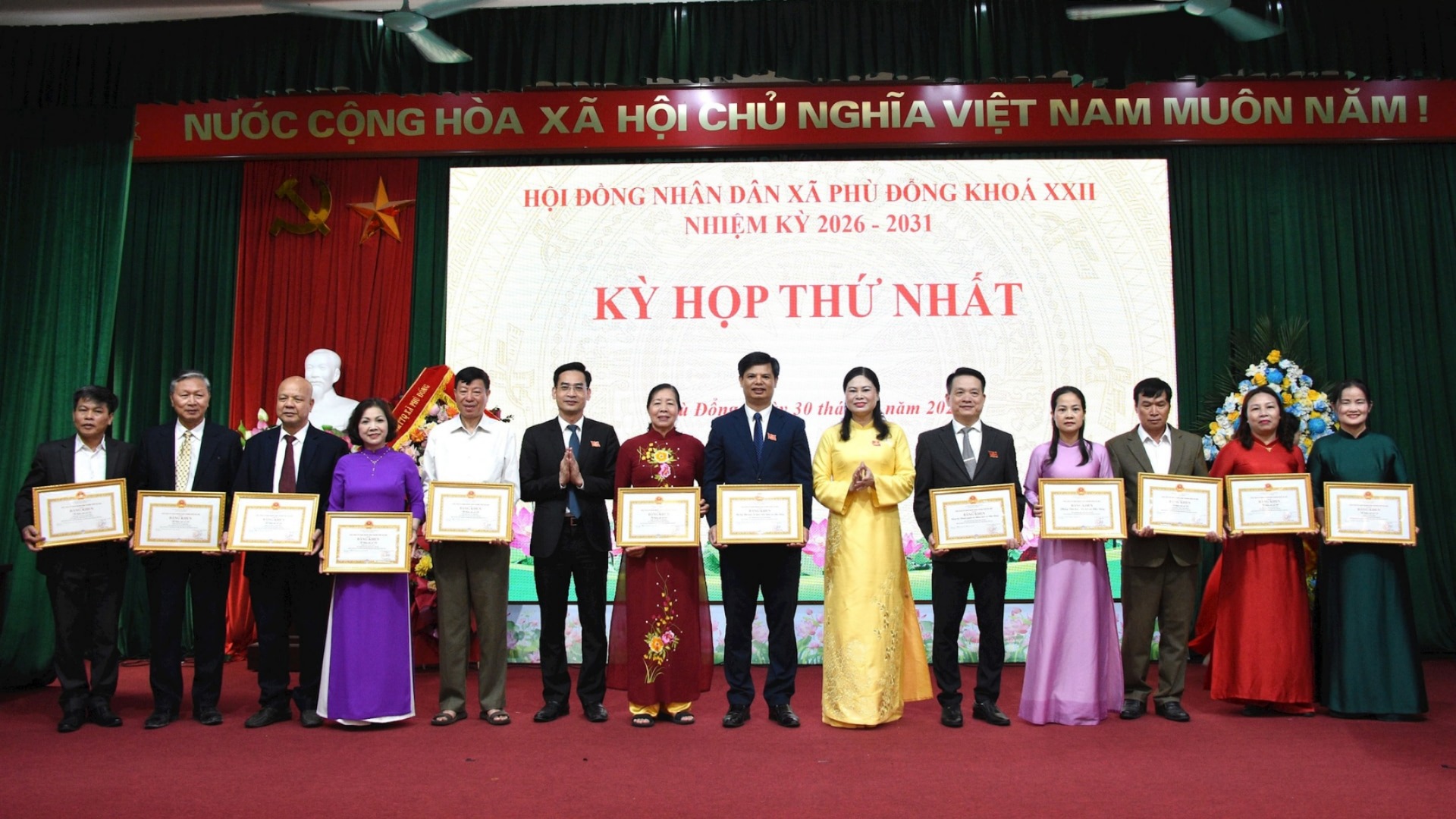 Kiện toàn các chức danh lãnh đạo HĐND, UBND xã Phù Đổng