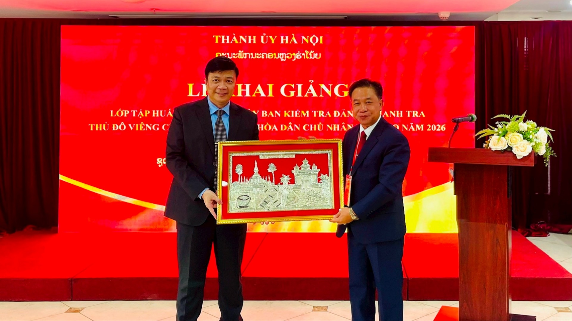 Khai giảng lớp tập huấn nghiệp vụ cho cán bộ Thủ đô Viêng Chăn