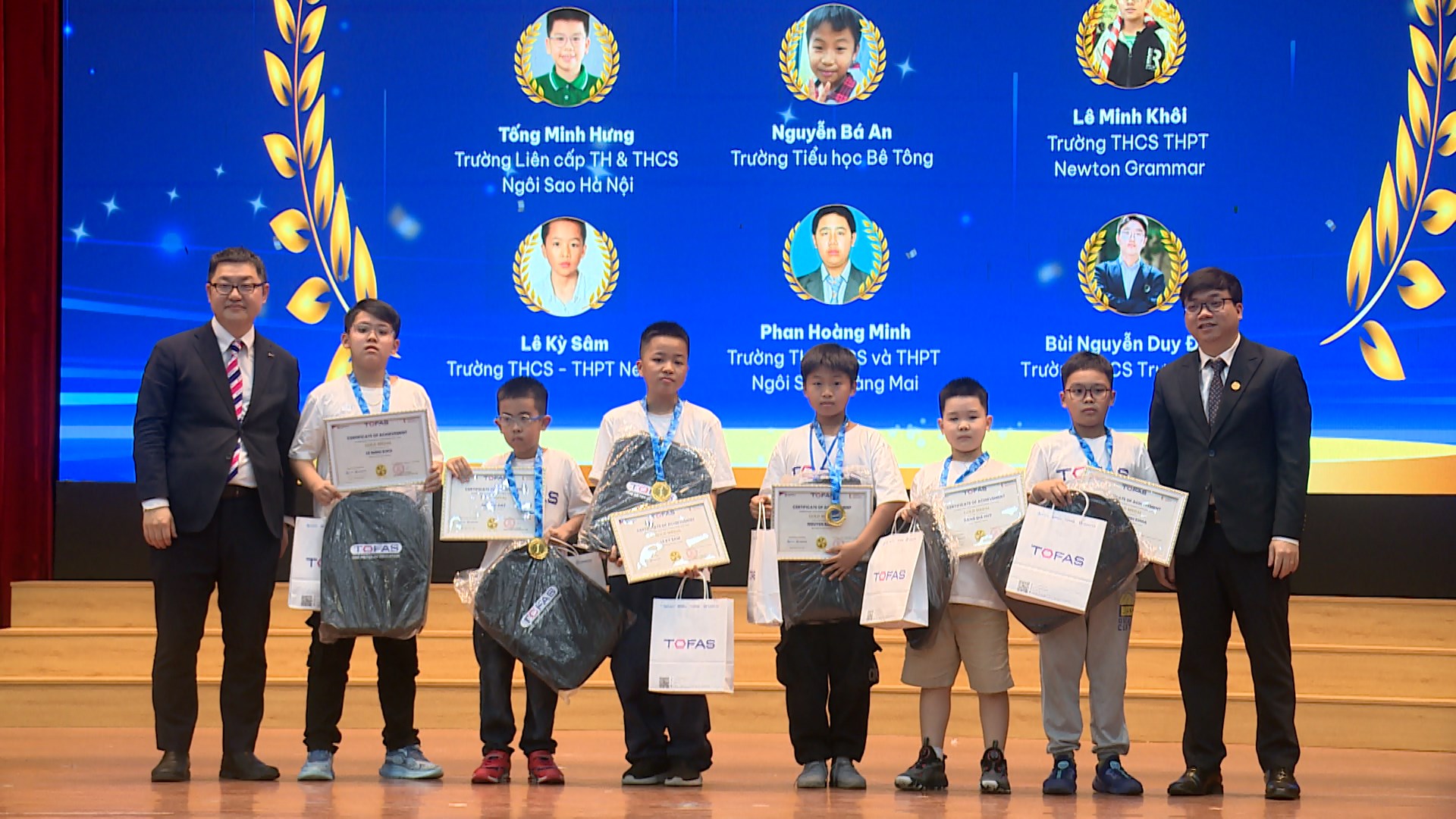 300 học sinh phổ thông vào chung kết kỳ thi Toán và Lập trình