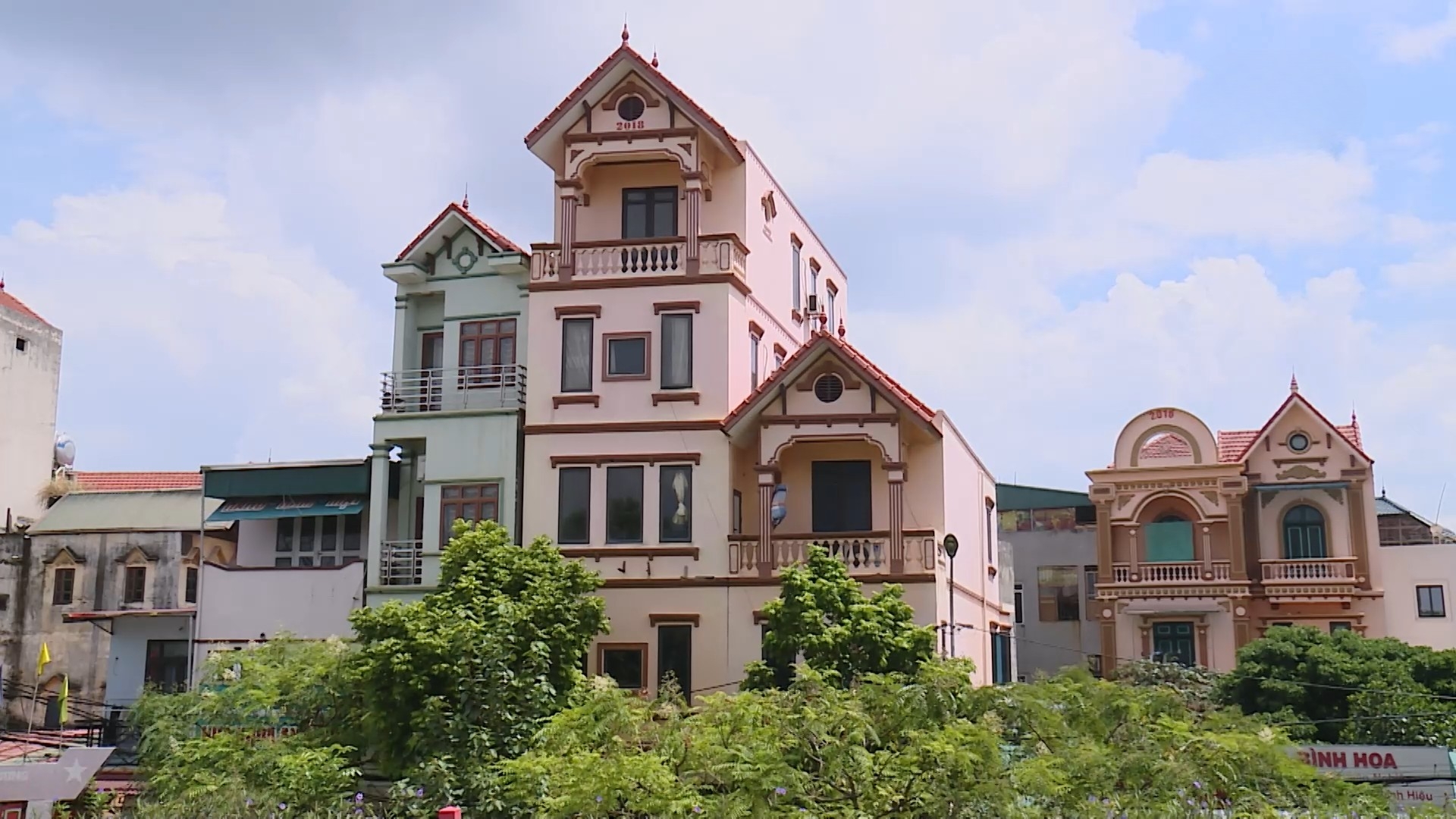 Đề xuất miễn thuế sang tên nhà đất cho người thân