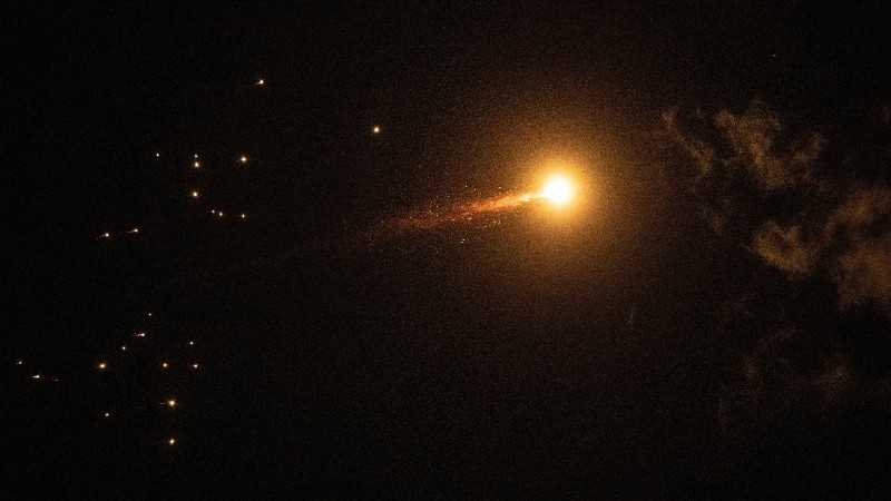 Iran tiếp tục phóng tên lửa vào Israel