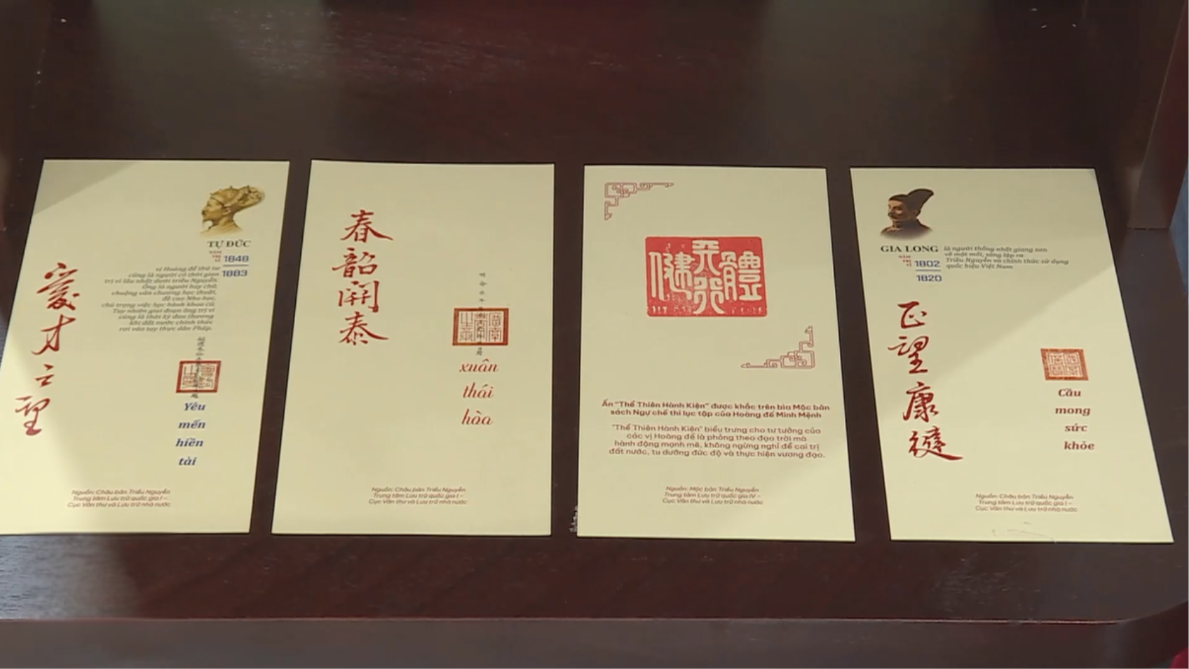 Thưởng lãm Châu phê - lưu dấu mộc bản