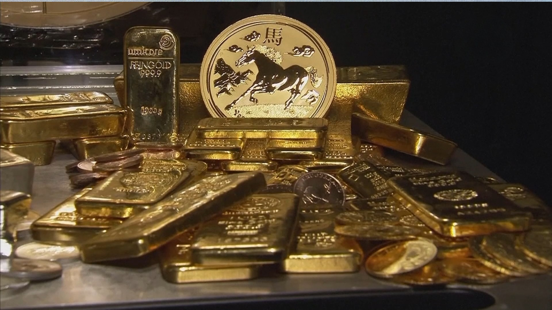 Chỉ số USD cao nhất 9 tháng, giá vàng giảm mạnh 