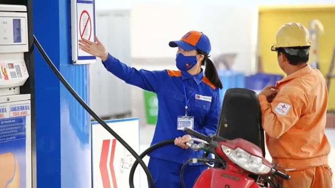 Giá xăng dầu ngày 5/3 có thể tăng mạnh 