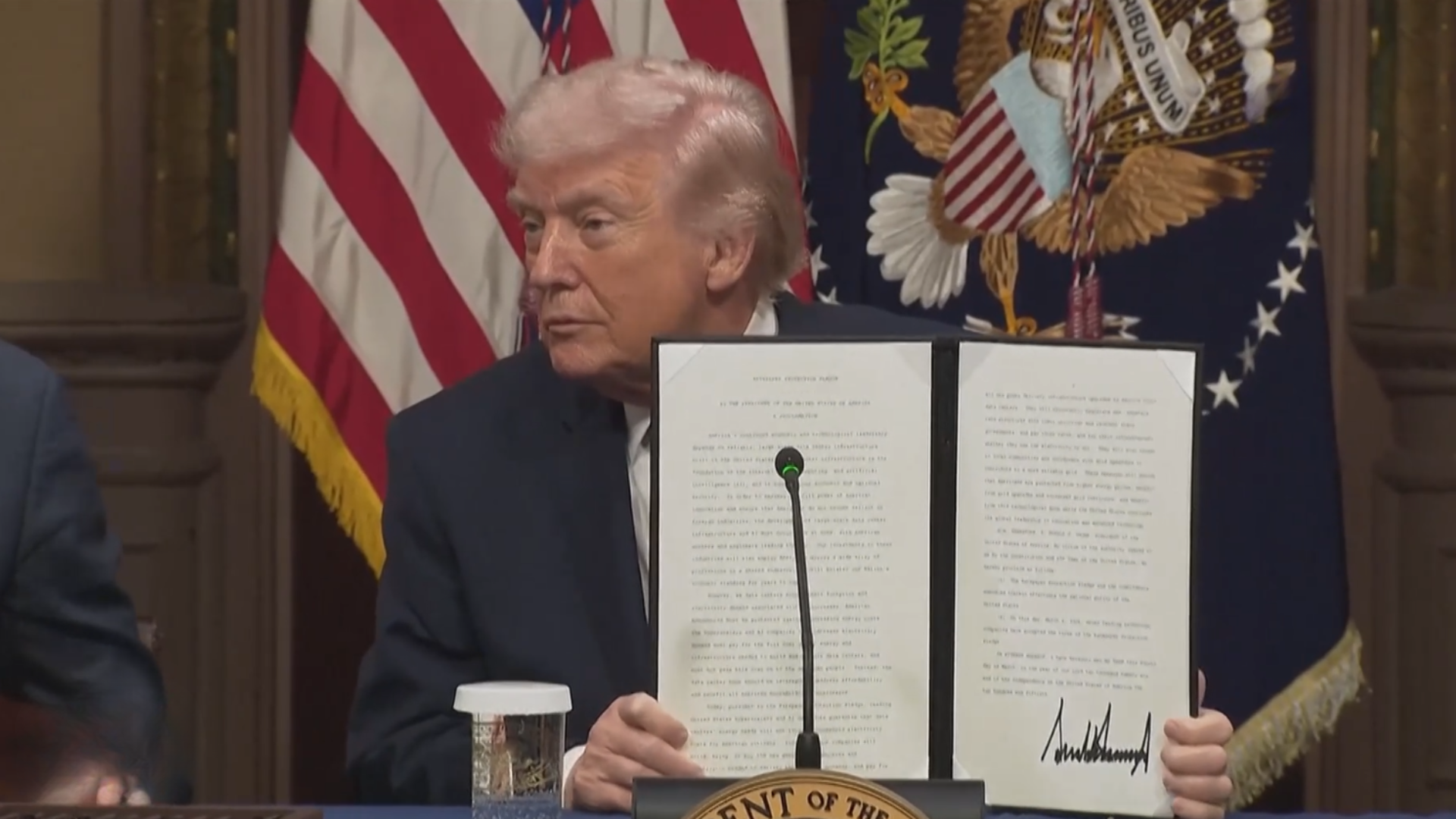 Mỹ ký cam kết năng lượng với các tập đoàn công nghệ