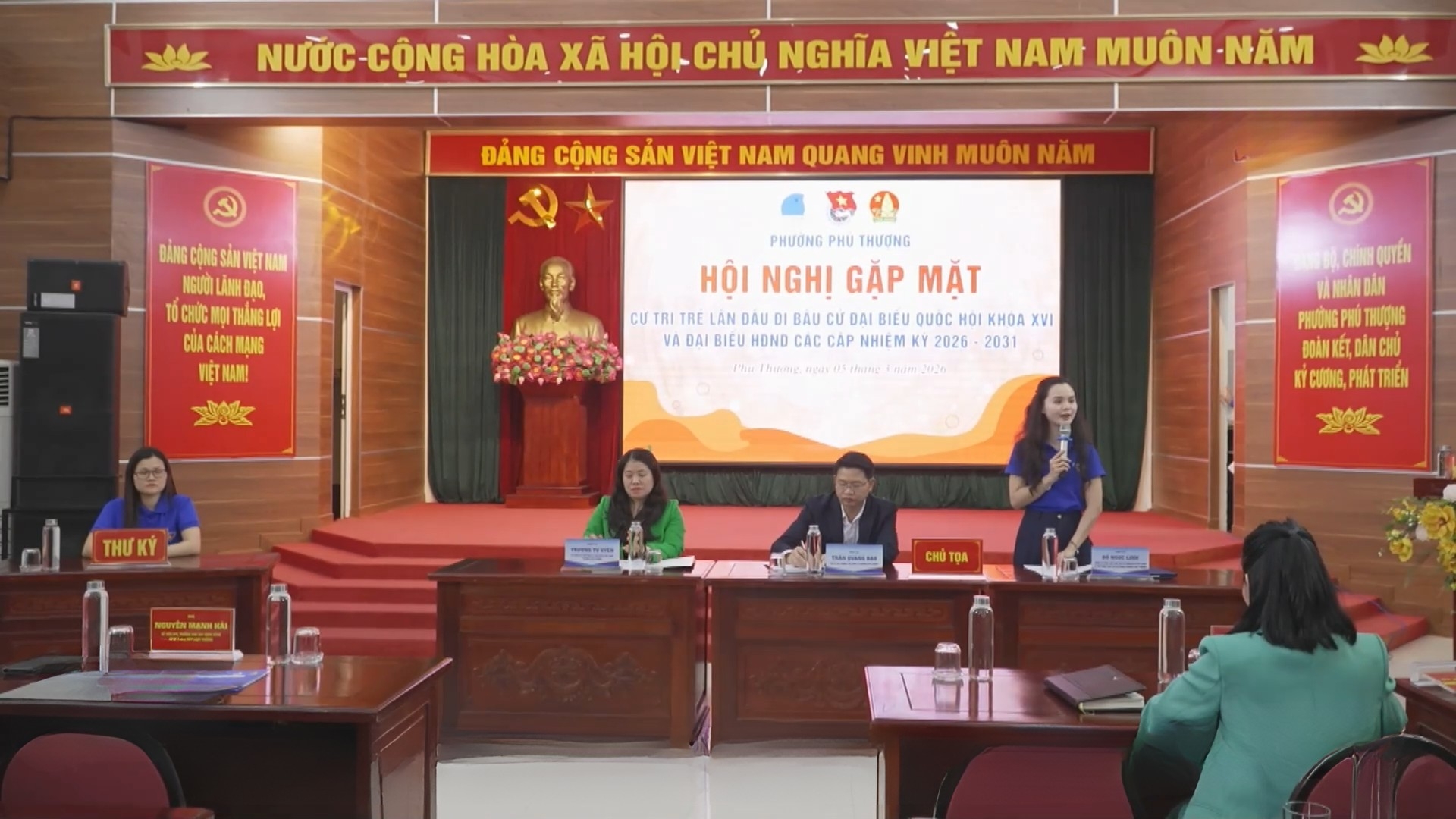 Phường Phú Thượng gặp mặt cử tri trẻ lần đầu đi bỏ phiếu