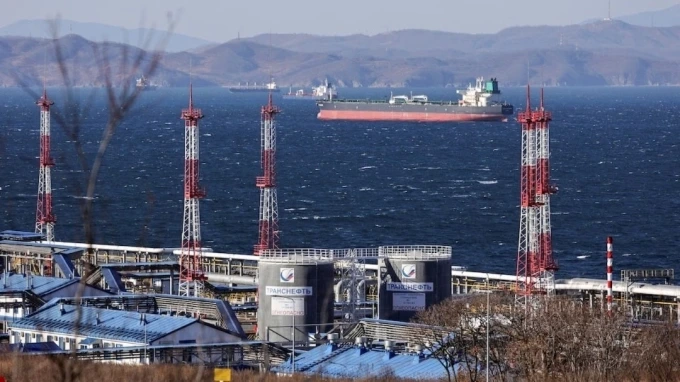 Mỹ cho phép Ấn Độ mua dầu Nga vì căng thẳng Iran