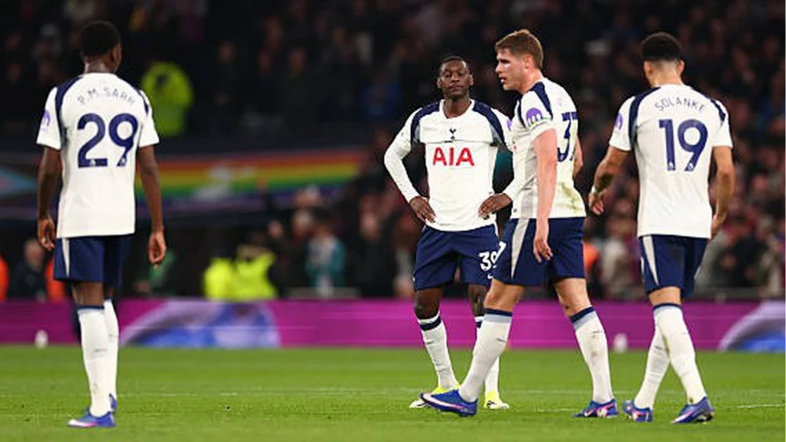 Tottenham đối mặt nguy cơ xuống hạng sau 50 năm