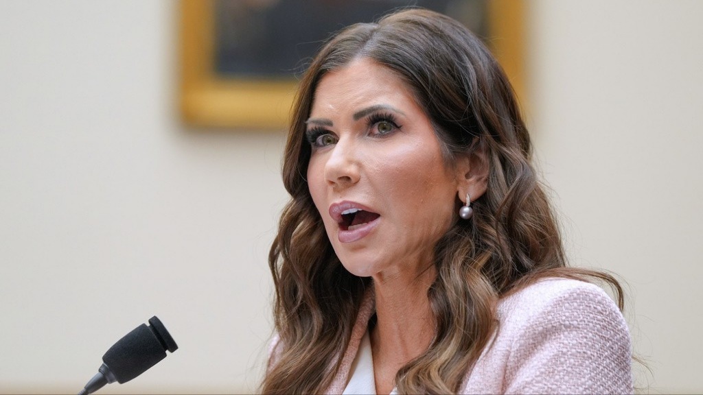 Ông Trump sa thải Bộ trưởng An ninh Nội địa Mỹ