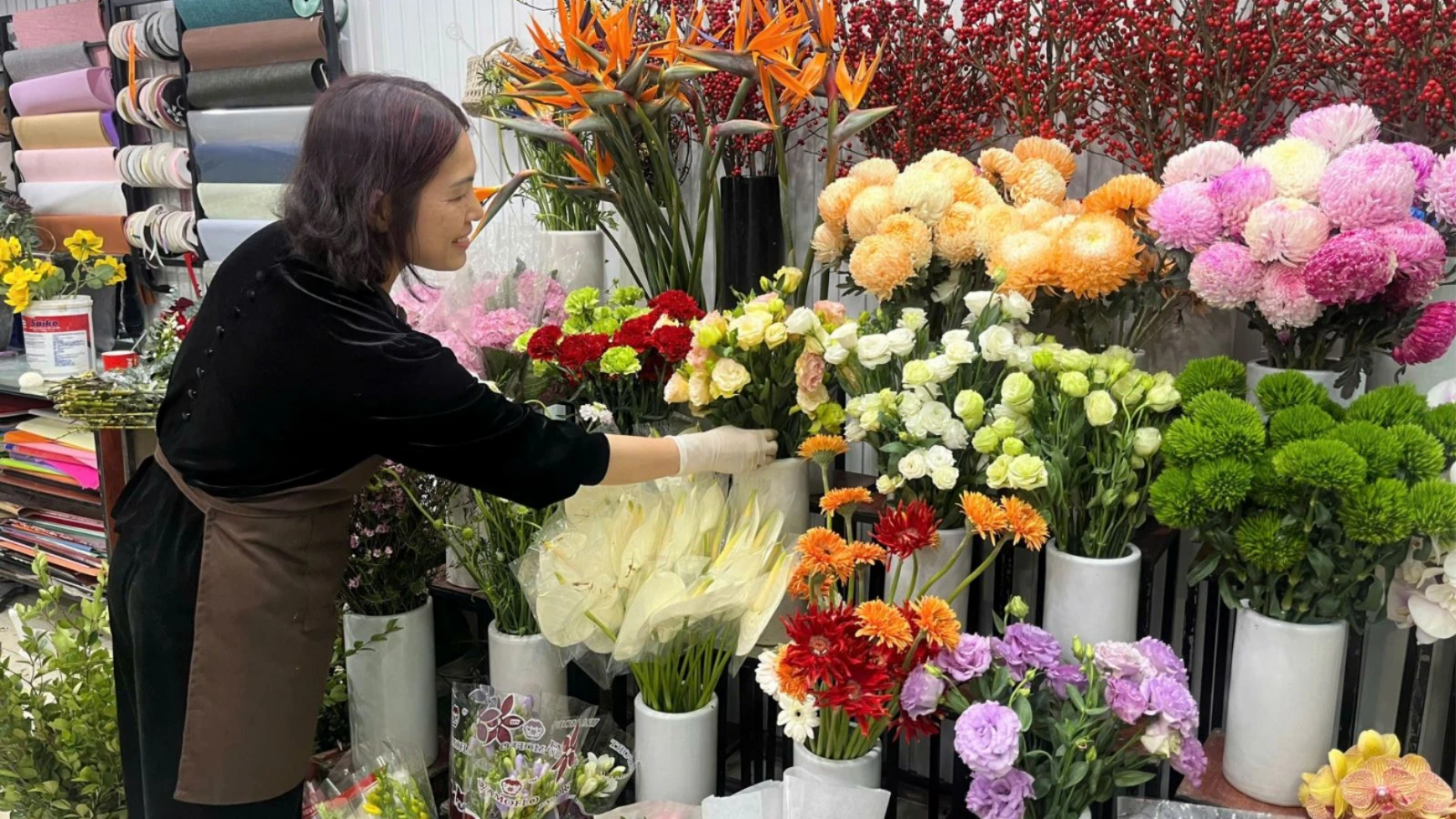 Thị trường hoa tươi sôi động dịp 8/3