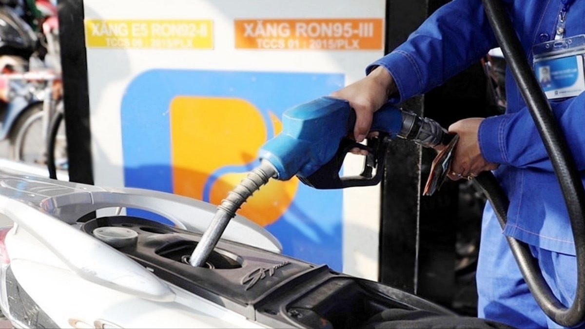 Giá xăng dầu trong nước tiếp tục tăng mạnh