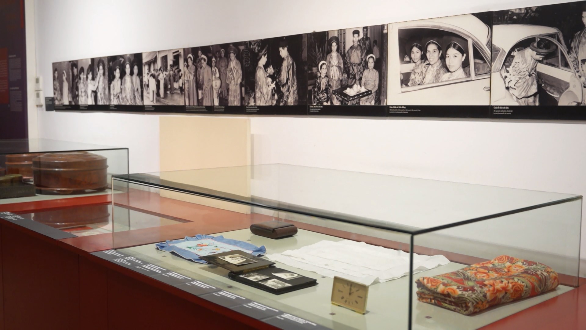 Chạm vào ký ức phụ nữ Việt