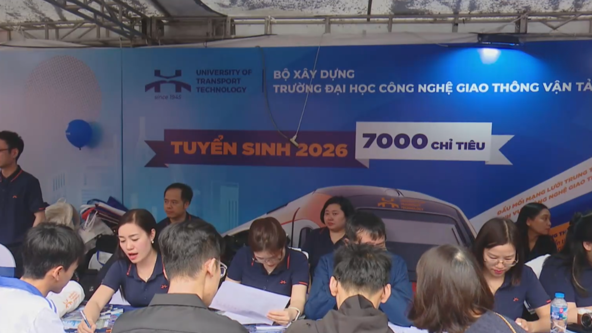 Hơn 20.000 học sinh dự ngày hội tư vấn tuyển sinh hướng nghiệp 