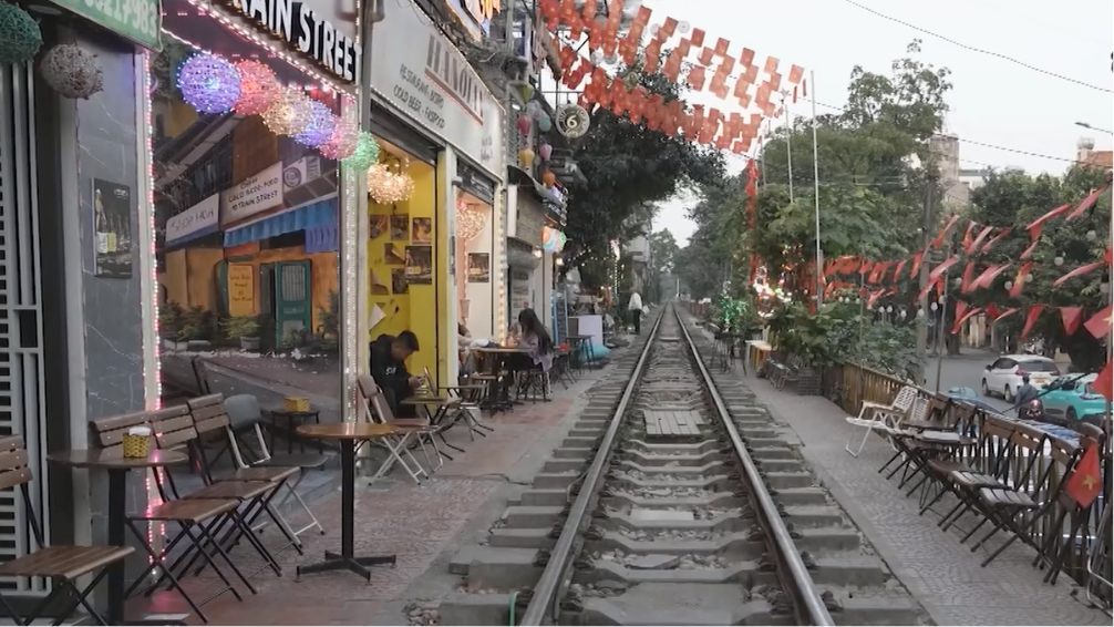 Lên phương án giảm tàu khách qua phố cà phê đường tàu