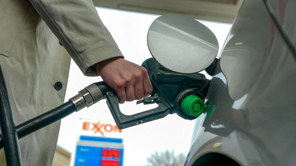 Giá dầu vượt ngưỡng 100 USD/thùng