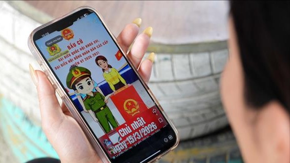 Cử tri dễ dàng tiếp cận thông tin bầu cử chỉ bằng điện thoại thông minh