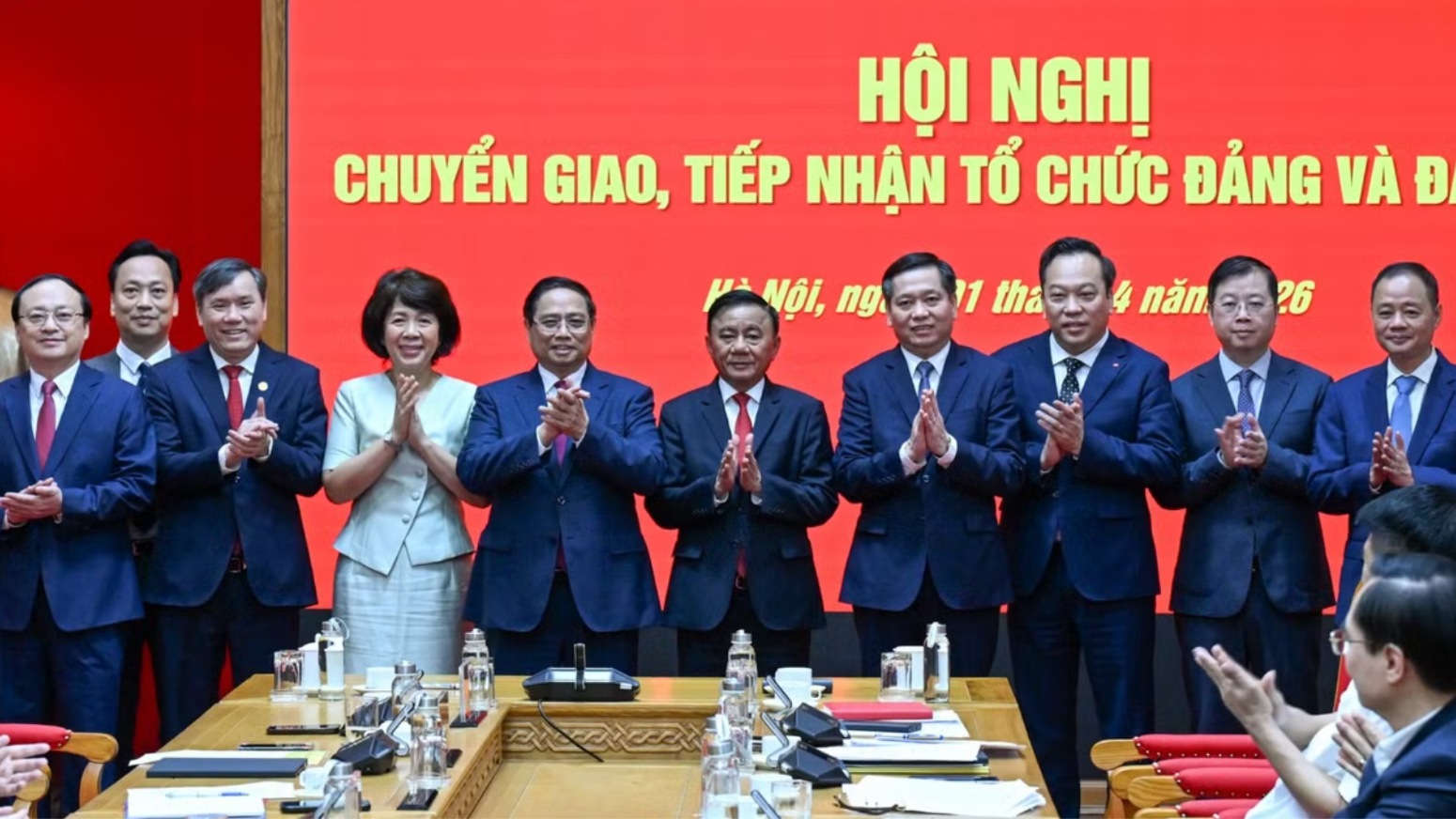 Chuyển giao và tiếp nhận 5 tổ chức Đảng về Đảng uỷ các cơ quan Đảng Trung ương