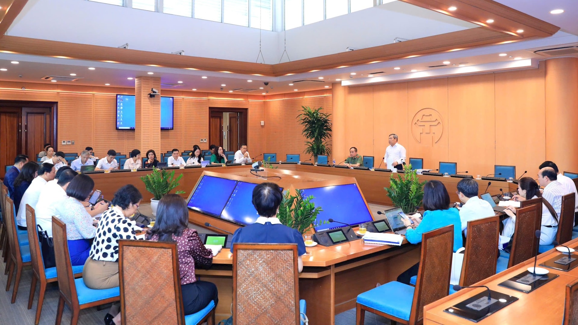 Lấy kết quả thực hiện nghị quyết làm thước đo phát triển