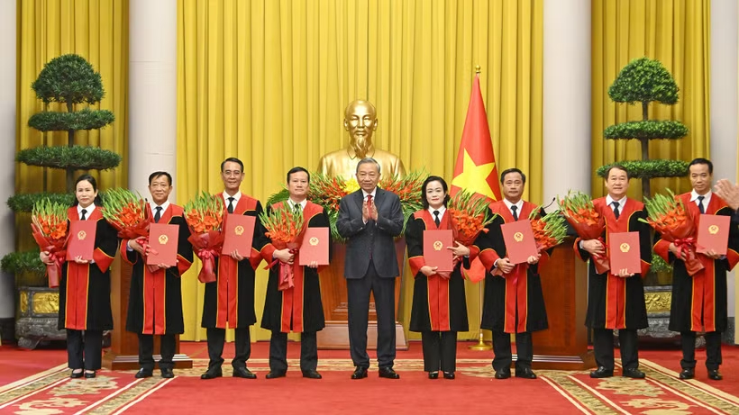 Trao quyết định bổ nhiệm Thẩm phán Tòa án nhân dân tối cao