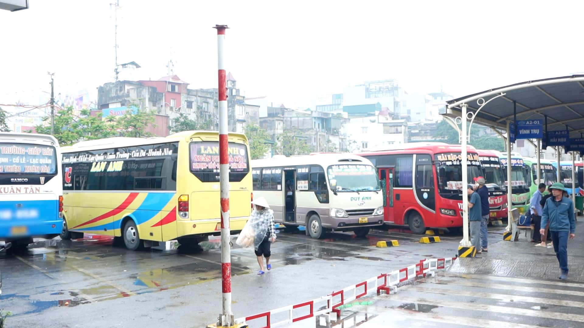 Hà Nội yêu cầu doanh nghiệp vận tải rà soát, giảm giá cước theo giá xăng dầu