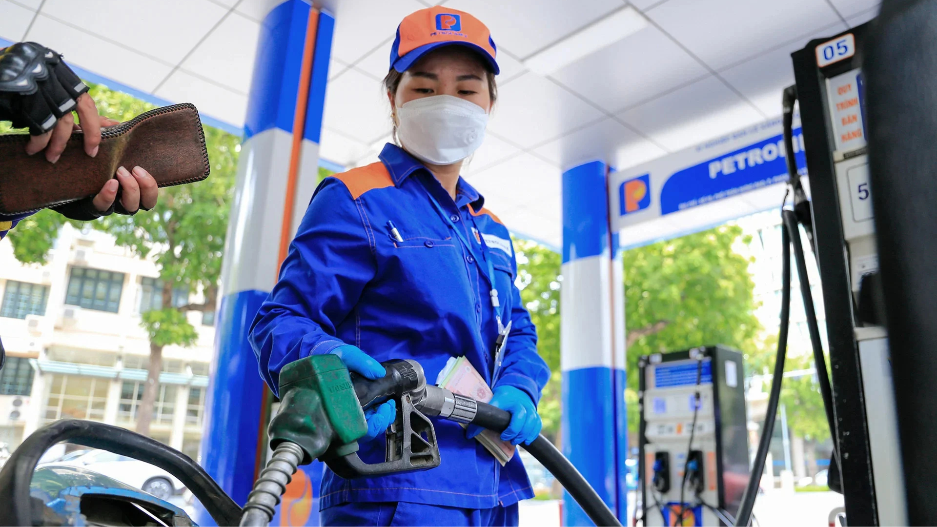 Đề xuất kéo dài thời gian thuế xăng dầu, nhiên liệu bay về 0%