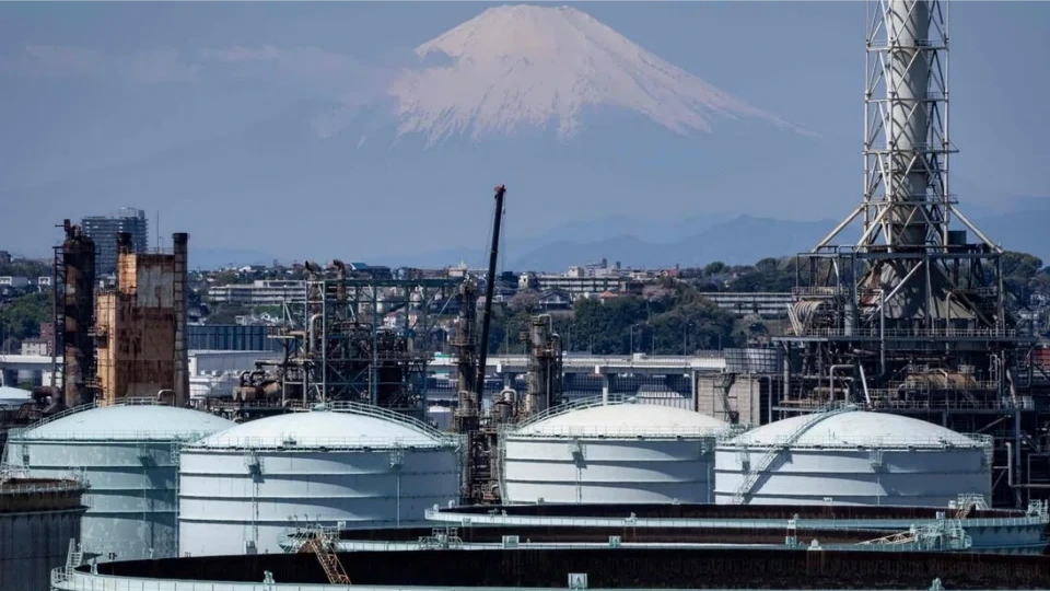 Nhật Bản giải phóng thêm dầu dự trữ để ổn định nguồn cung