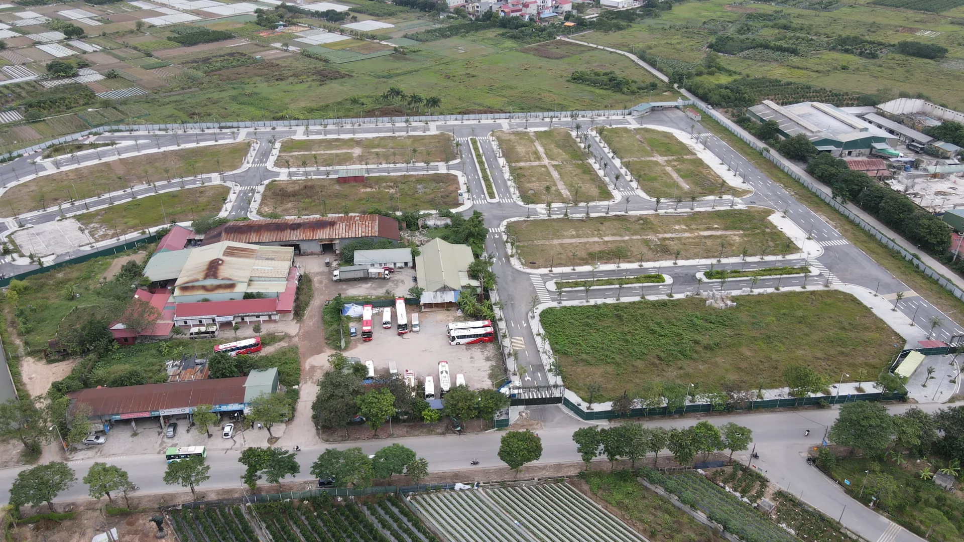 BĐS ngoại thành giảm giá cục bộ do cắt lỗ