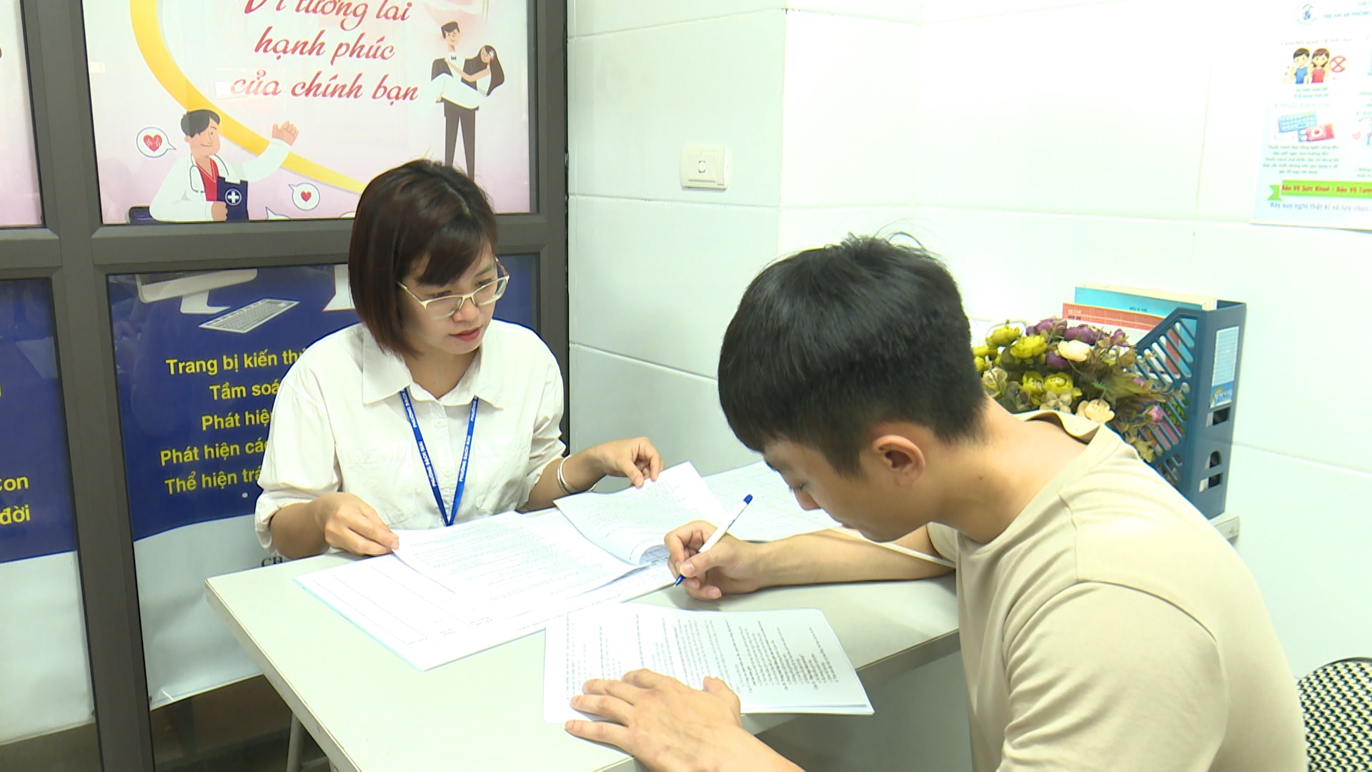 Gỡ rào cản tâm lý, đưa dịch vụ y tế đến gần người trẻ