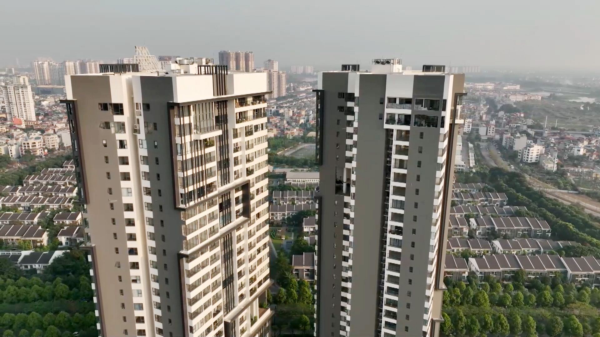 Tín dụng siết, lãi suất tăng - doanh nghiệp BĐS gặp khó