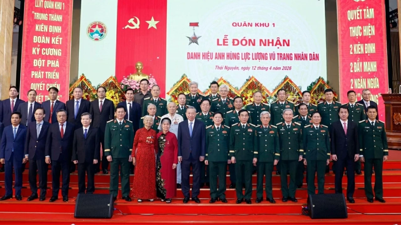 Xây dựng Lực lượng vũ trang Quân khu 1 vững mạnh toàn diện