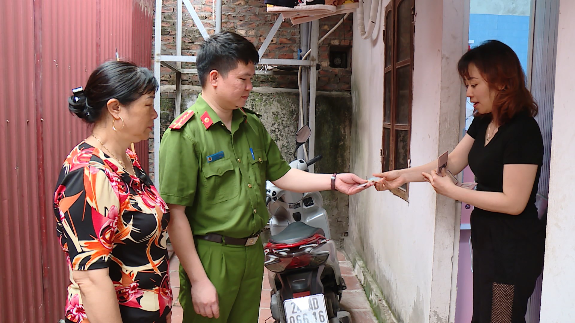 Công an xã Vĩnh Thanh tuần tra khép kín địa bàn phòng ngừa tội phạm