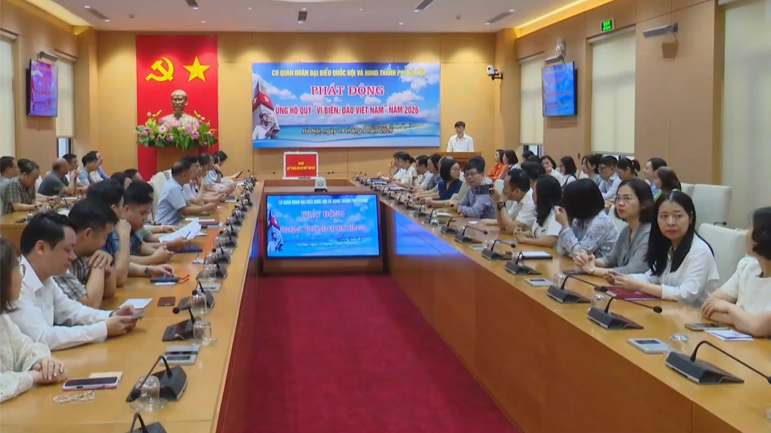 Đoàn đại biểu QH và HĐND TP ủng hộ Quỹ 'Vì biển, đảo Việt Nam'