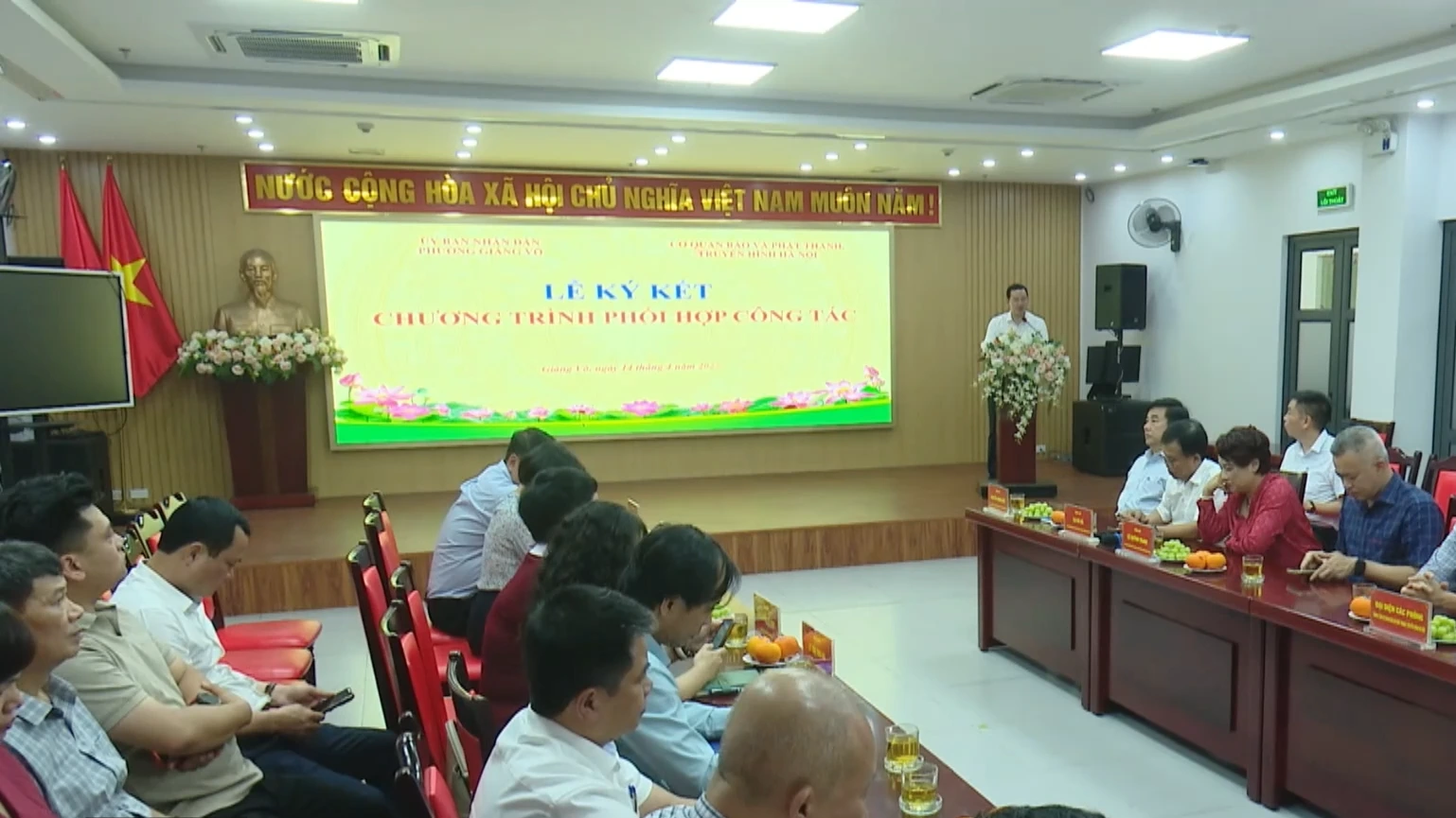 Phường Giảng Võ và cơ quan Báo và PTTH Hà Nội phối hợp tuyên truyền