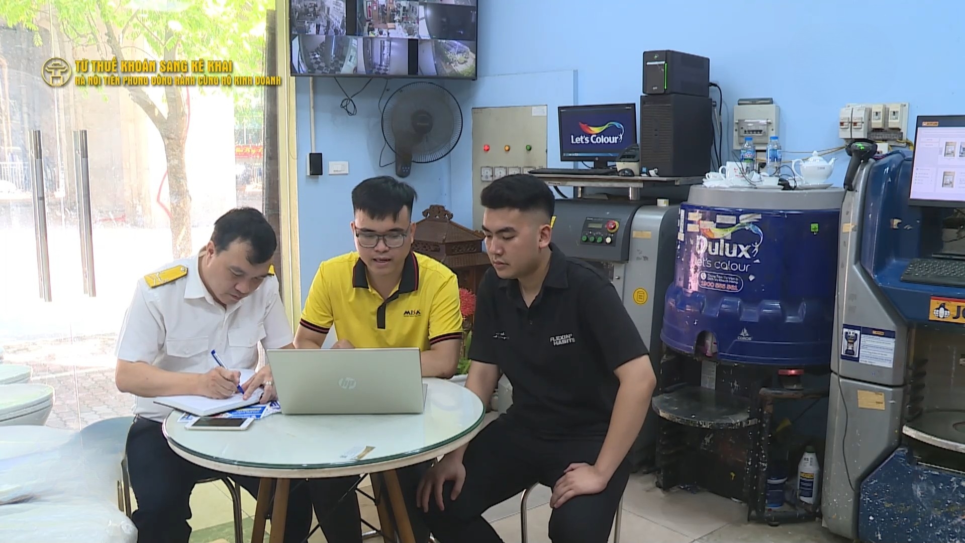 Bức tranh hộ kinh doanh Hà Nội và việc chuyển đổi từ thuế khoán sang kê khai