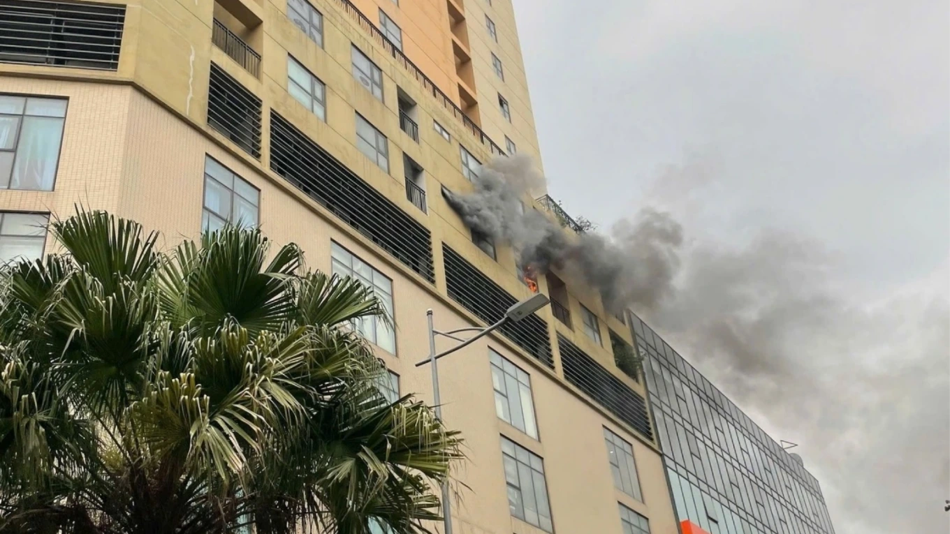 Cháy chung cư 24 tầng tại Hà Nội, 3 người thoát nạn