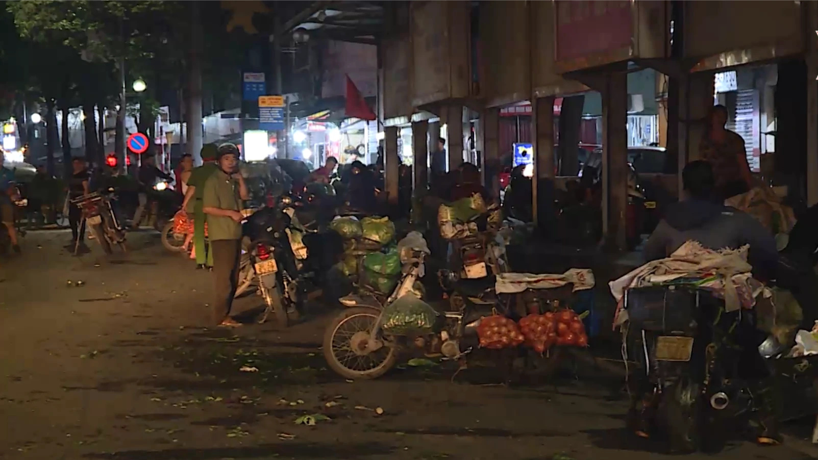 Phường Xuân Phương kiên quyết lập lại trật tự chợ đầu mối Minh Khai