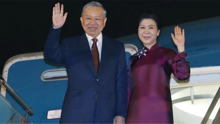 Tổng Bí thư, Chủ tịch nước và Phu nhân lên đường thăm cấp Nhà nước đến Trung Quốc