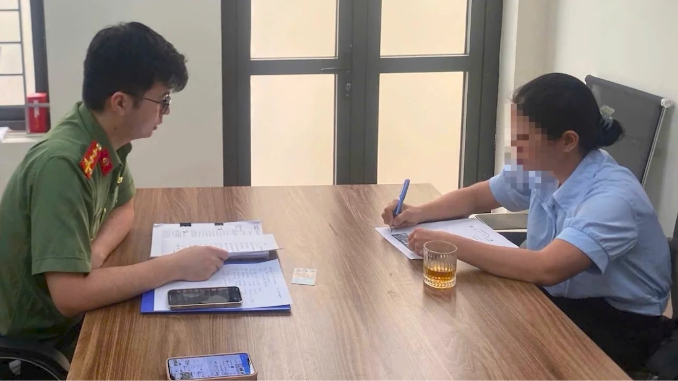 Công an xã Vĩnh Thanh xử phạt trường hợp đăng thông tin sai sự thật trên MXH