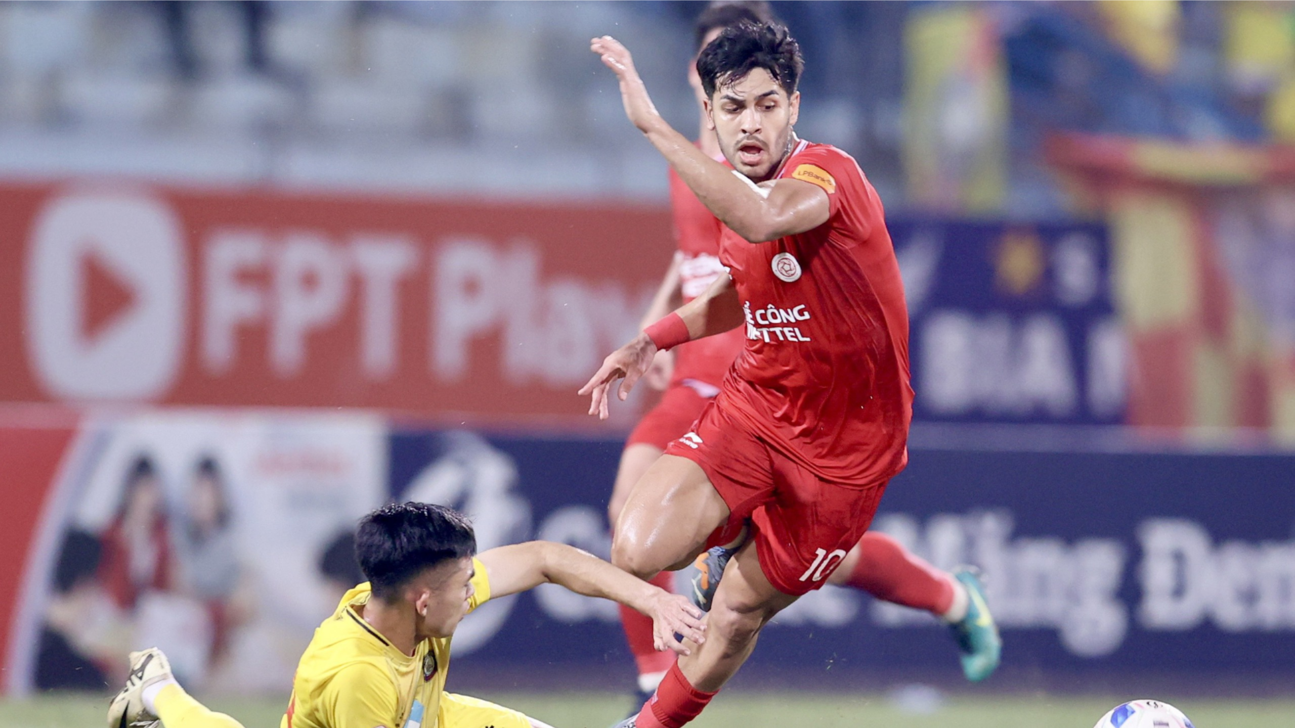 Nhóm cuối tìm đường thoát hiểm tại vòng 19 LPBank V-League 1